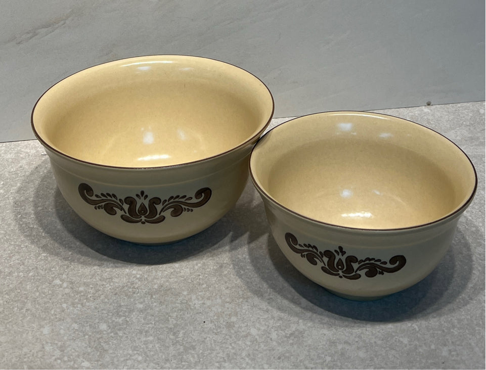 Set of 2 Nesting Bowls