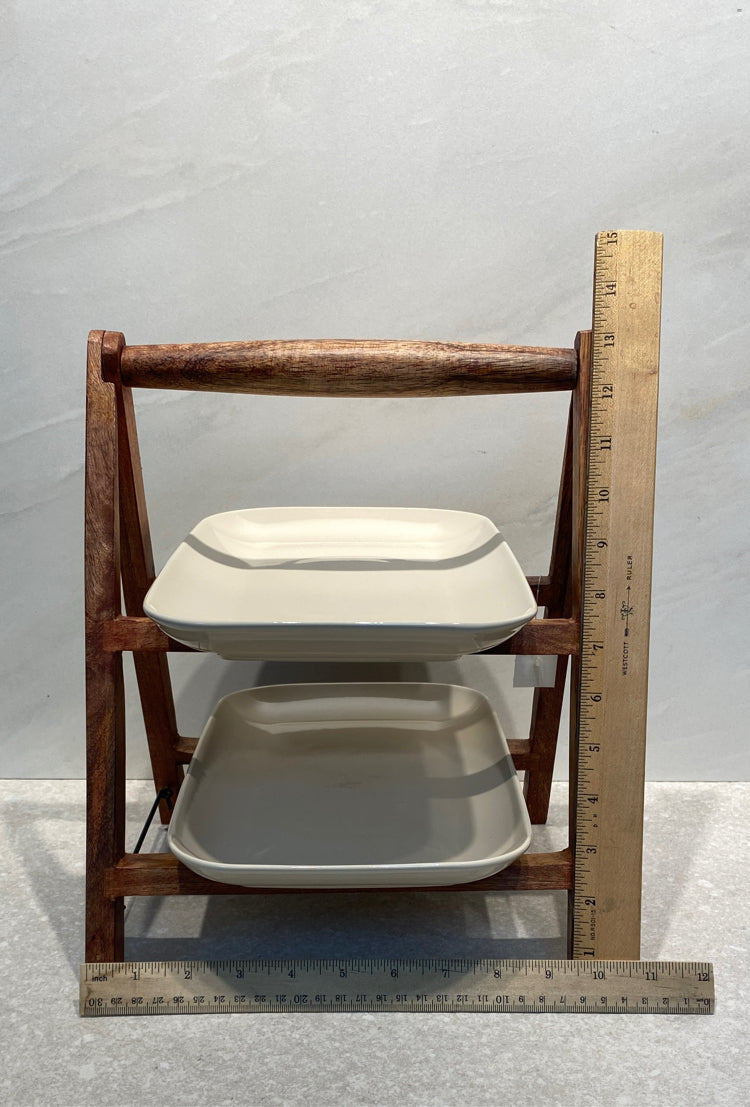 Set of 2 Plates on Stand