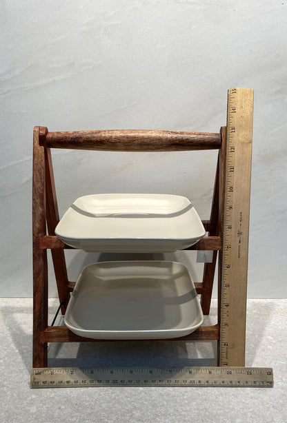 Set of 2 Plates on Stand