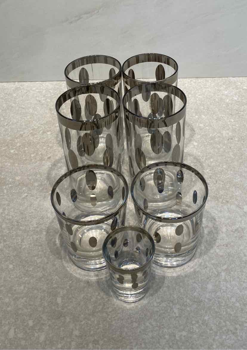 Set of 7 Dorothy Thorpe Glasses