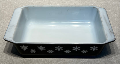 Pyrex Snowflake Casserole 575-B