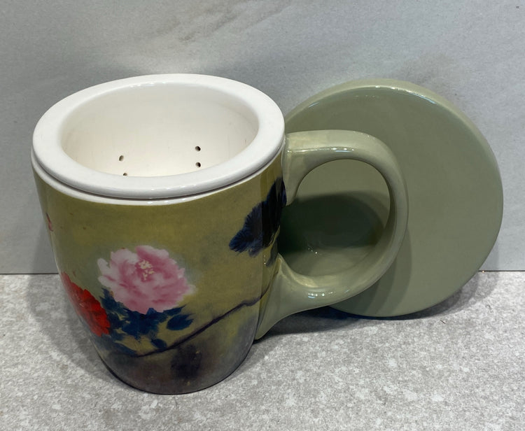 Covered Mug with Strainer