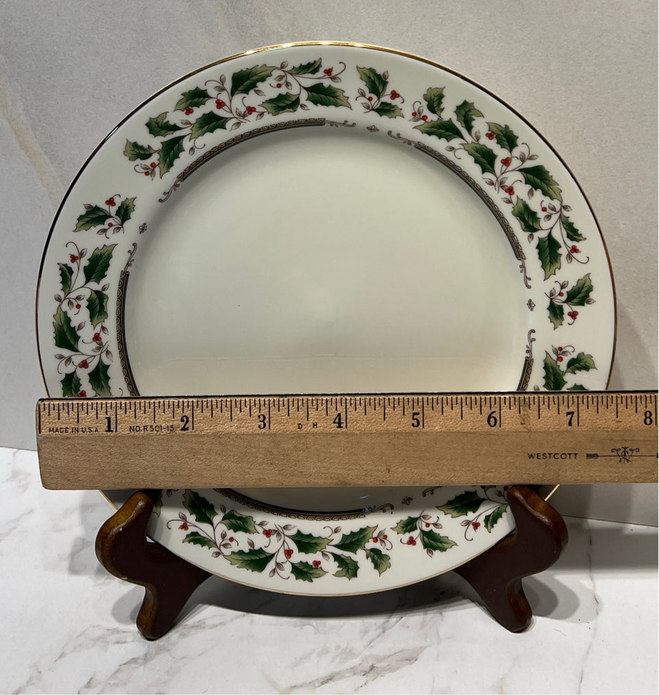 Set of 8 Plates