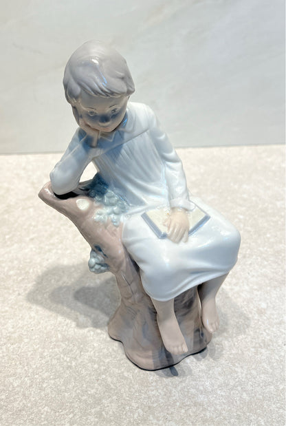 Lladro Thinking boy 4876