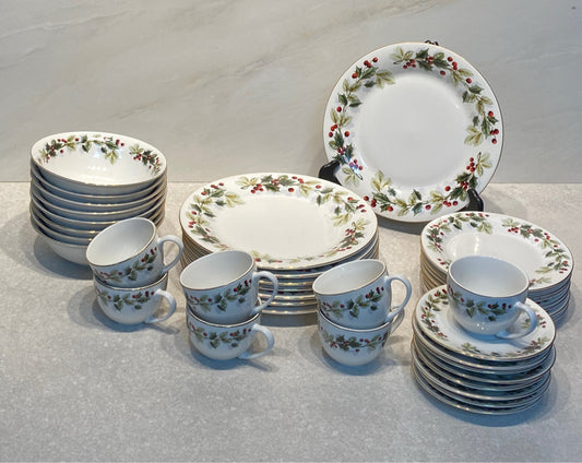 Christmas Dinnerware Set