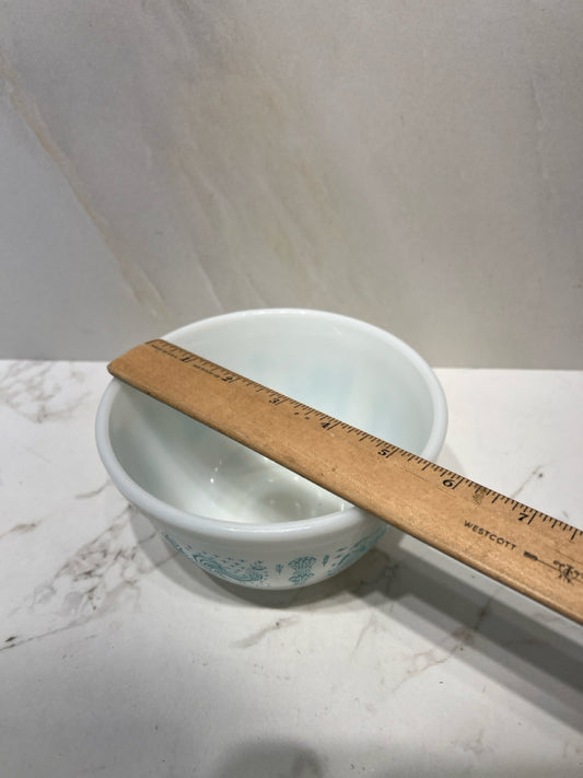 Pyrex Bowl 401