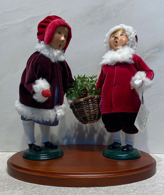 Byer's Choice Gathering the Holly