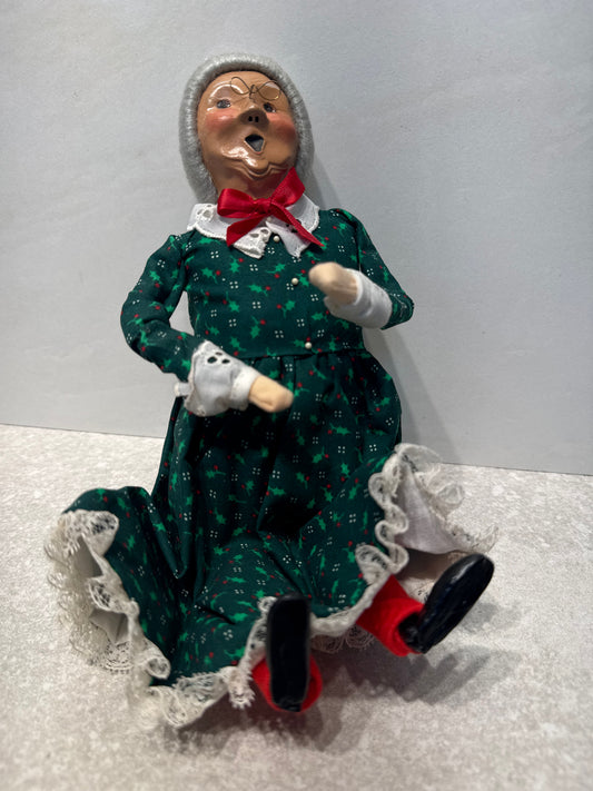 Byers Choice  Caroler