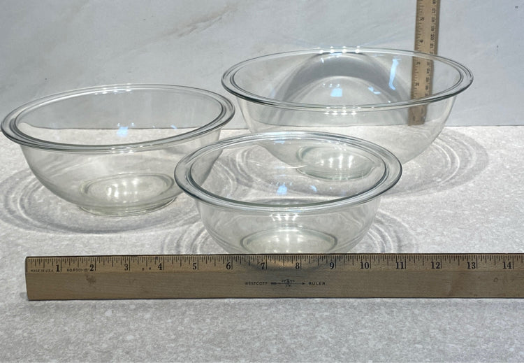 Set of 3 Pyrex Mixing Bowls