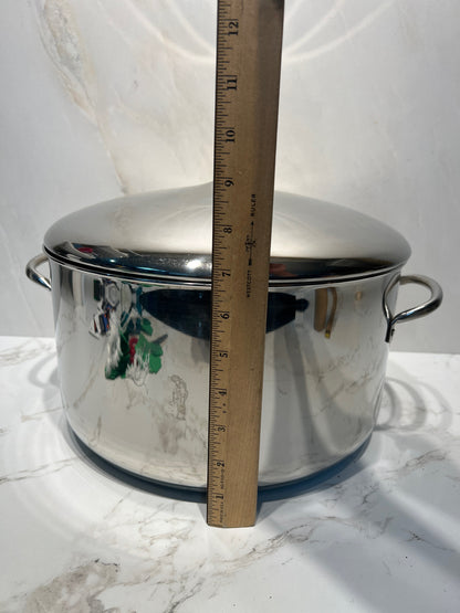 Covered Farberware Pot