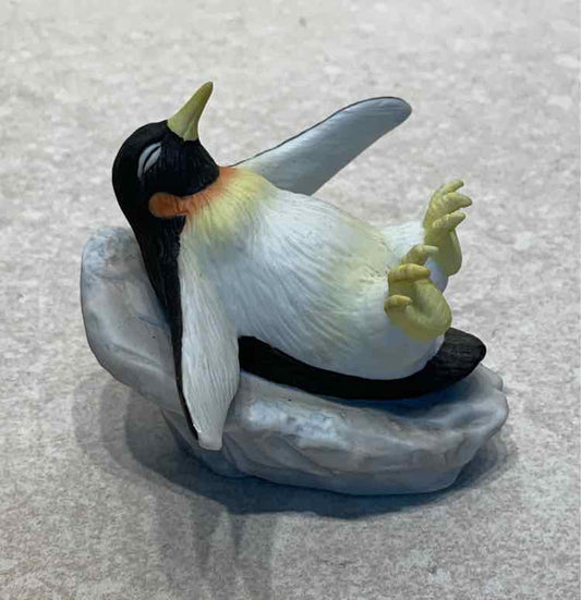 Lefton Penguin