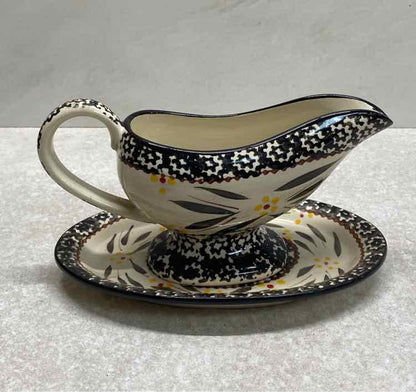 Temptations Gravy With Underplate