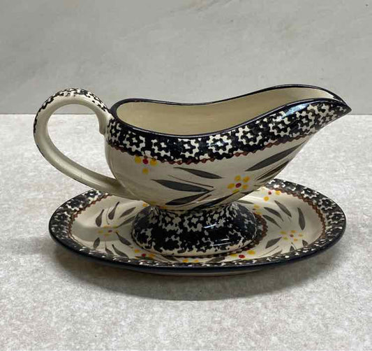 Temptations Gravy With Underplate
