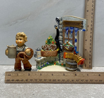 Hummel Bavarian Bier Garden with 1 Figurine
