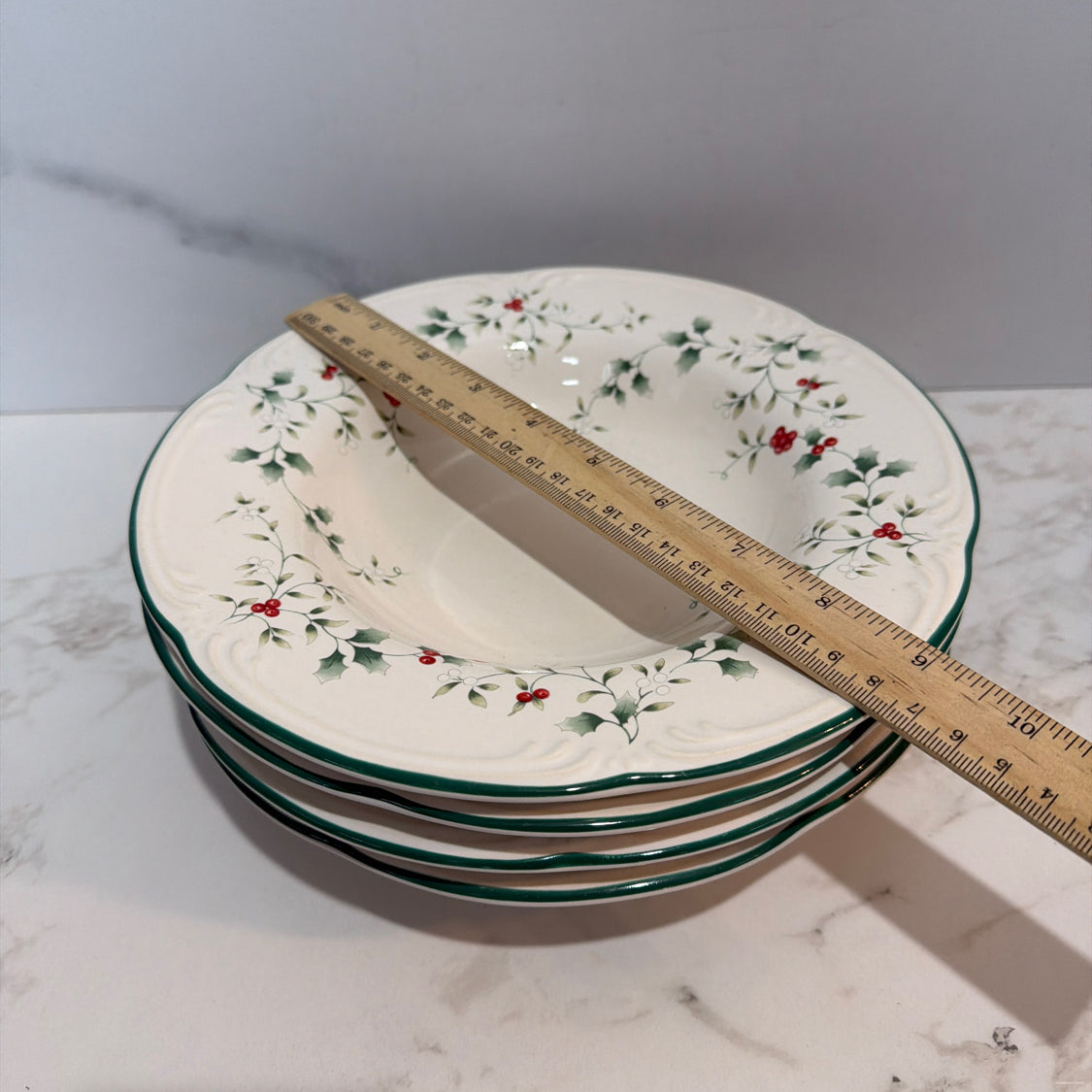 Set of 4 Winterberry Bowls