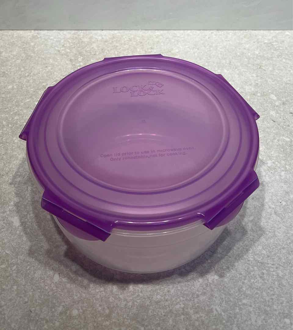 Lock & Lock Covered Bowl