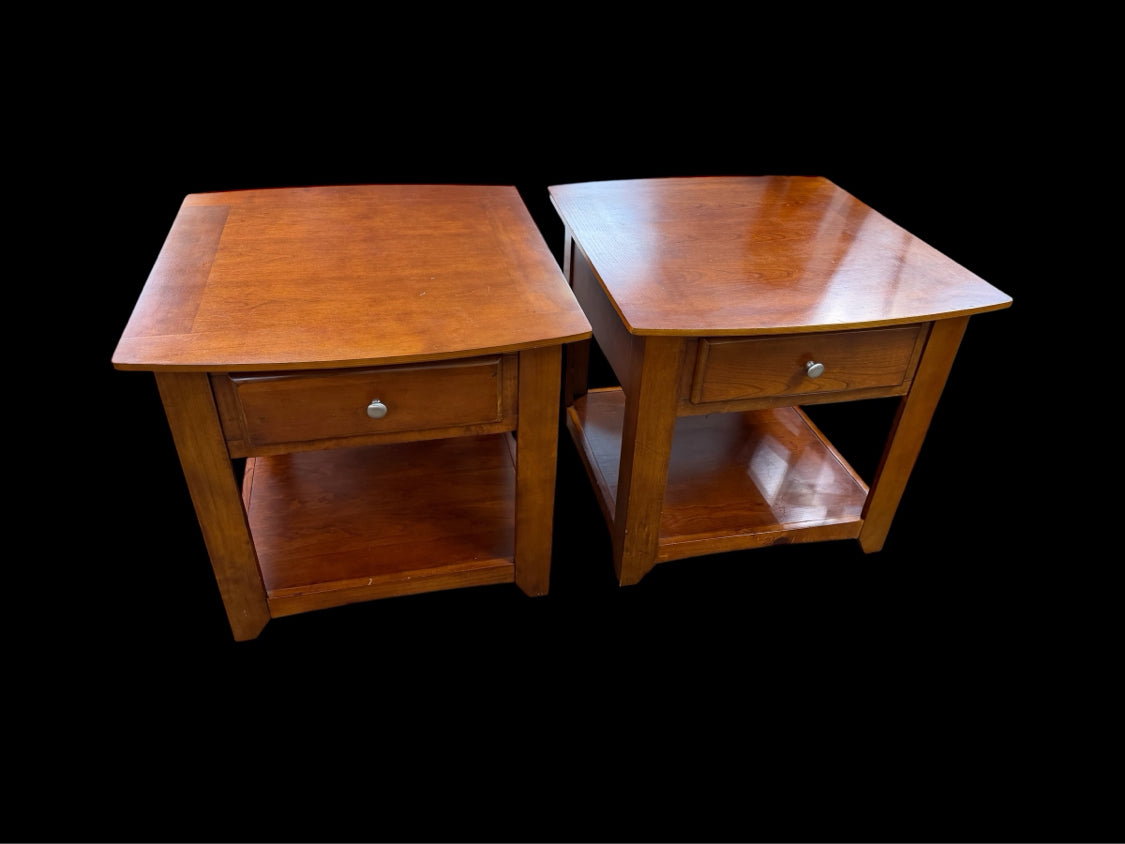 Set of 2 End Tables