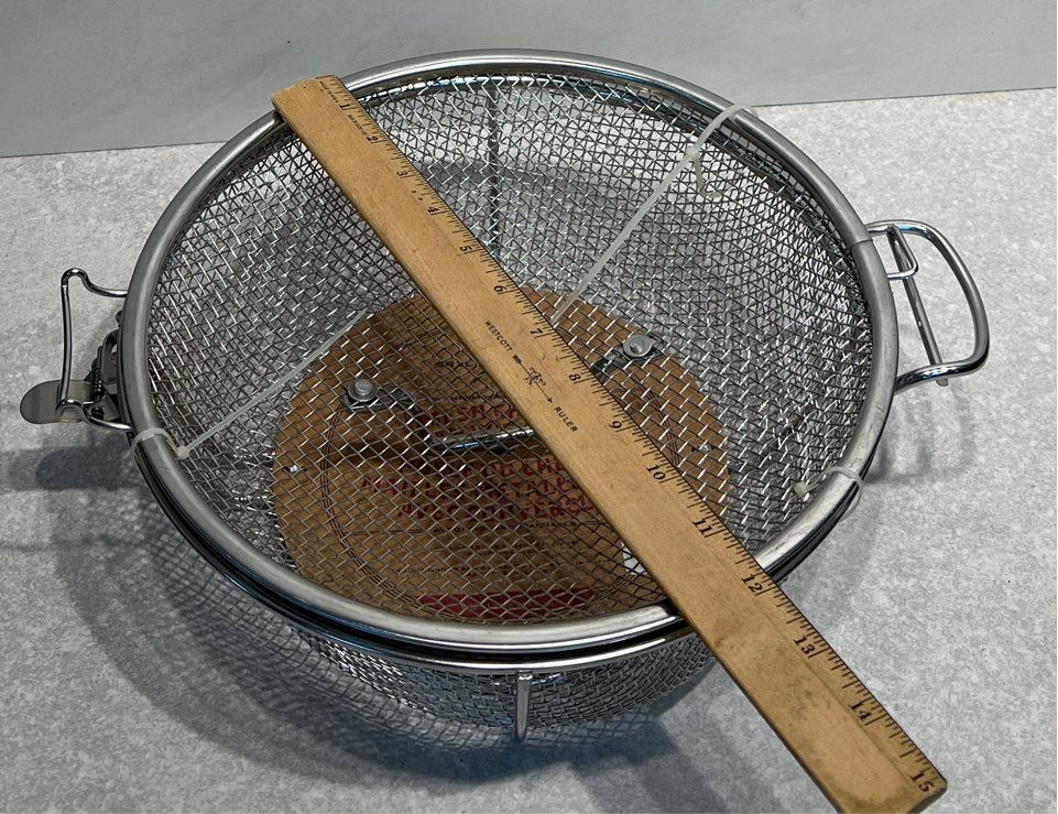 Mesh Chef's Pan with Lid