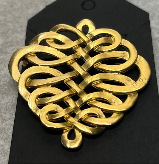 MMA Celtic Knot Pin