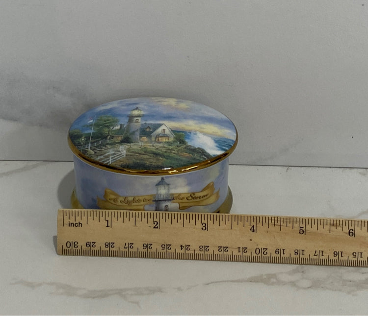 Thomas Kinkade Covered Box