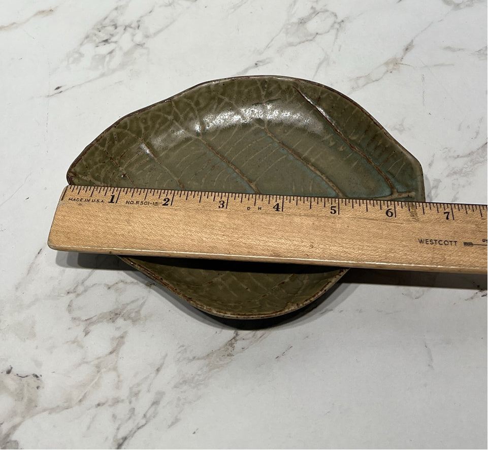 Potery Leaf Plate