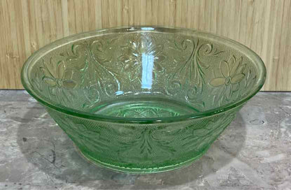 Tiara Chantilly Serving Bowl