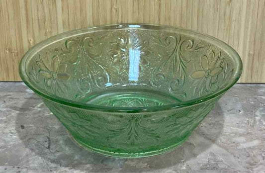 Tiara Chantilly Serving Bowl