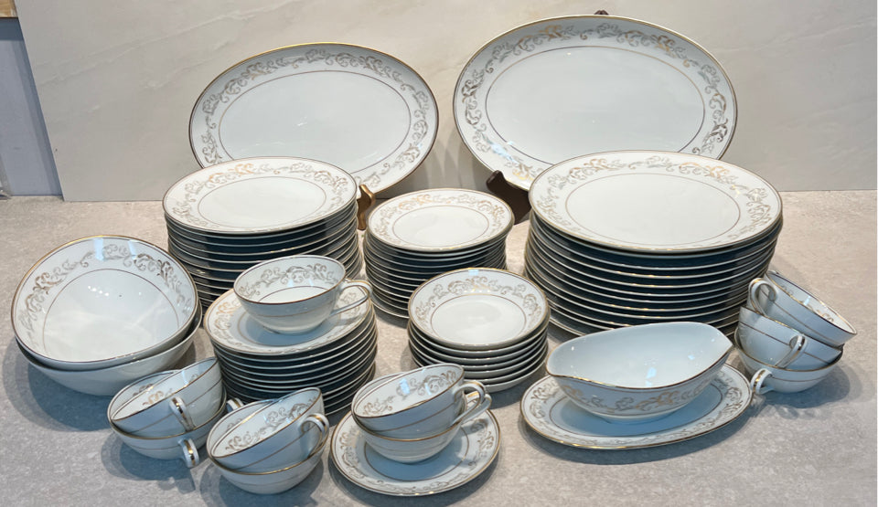 Noritake Stanwyck Dinnerware Set