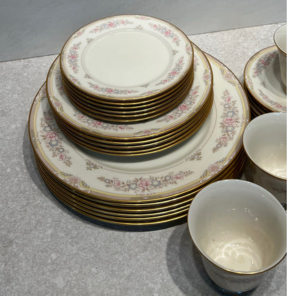 Lenox Cheasapeak dinnerware Set