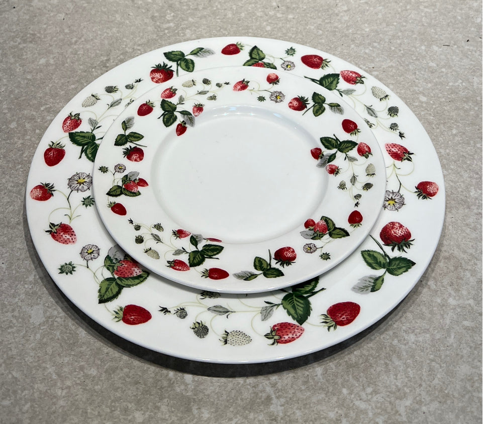 Set of 2 Strawberry Plates