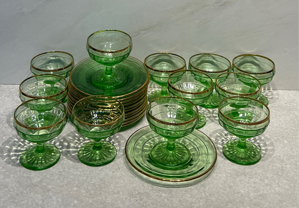Set of 12 Uranium Sherberts w/Underplates
