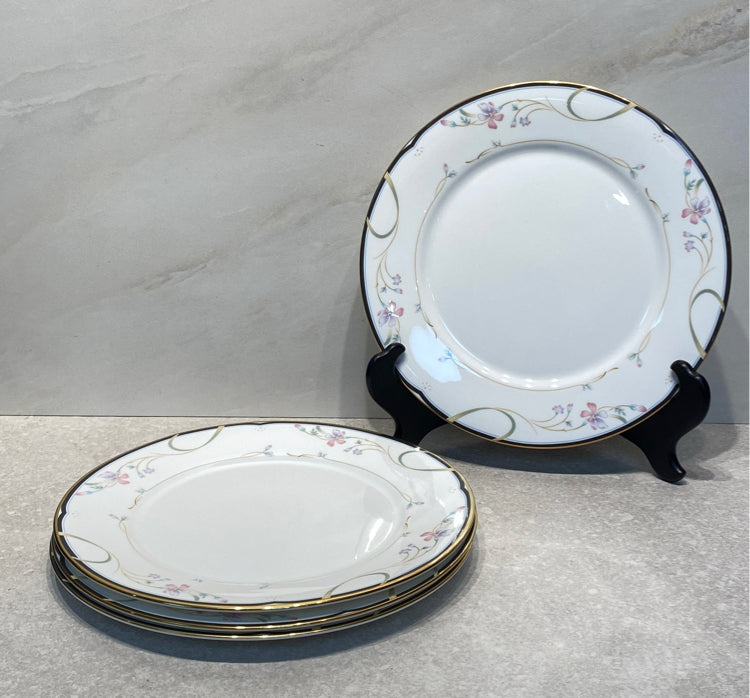 Set of 4 Lenox Constance Dinner Plates