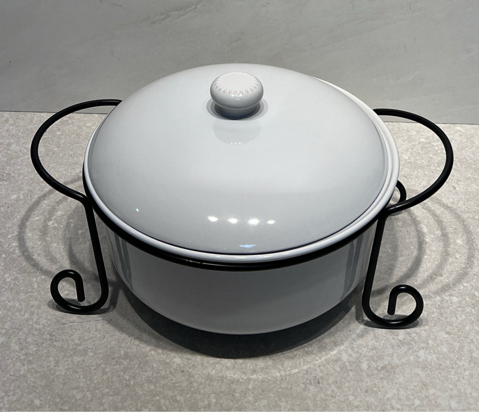 Covered Bowl on stand