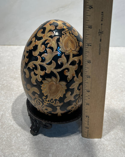 Egg on Stand