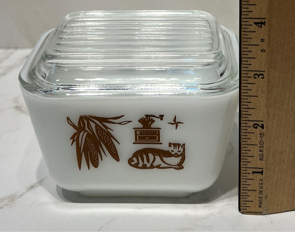 Pyrex Covered Refrigerator Jar