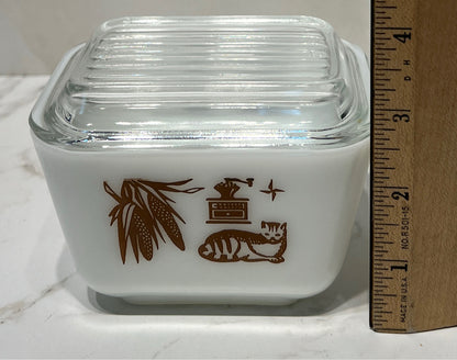 Pyrex Covered Refrigerator Jar