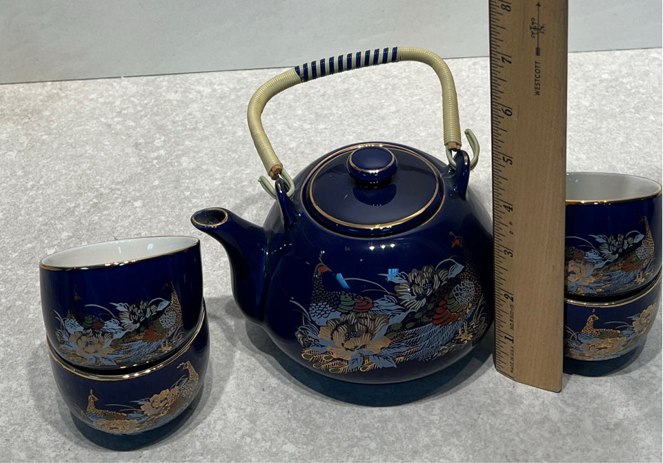 Teapot and 4 Glasses