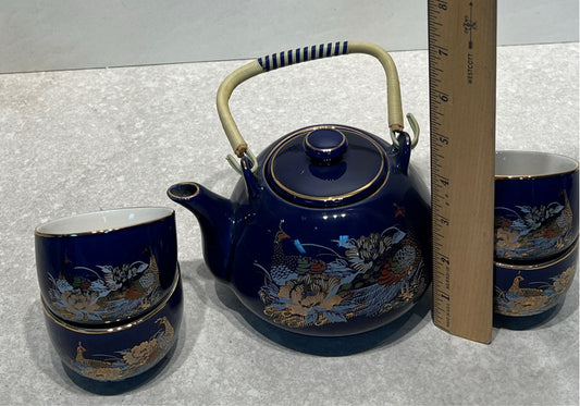 Teapot and 4 Glasses