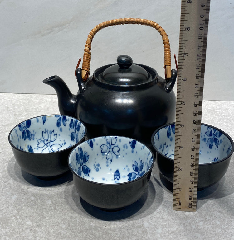 Teapot with 3 Cups