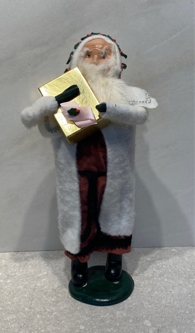 Byer's Choice Caroler