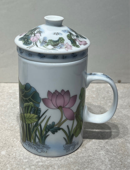 Covered Mug with Strainer