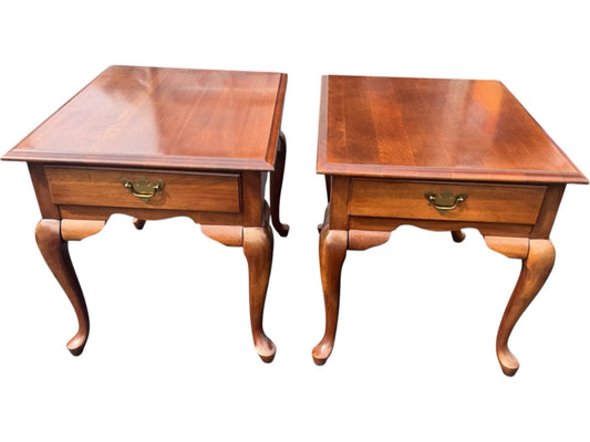 Set of 2 Broyhill Tables