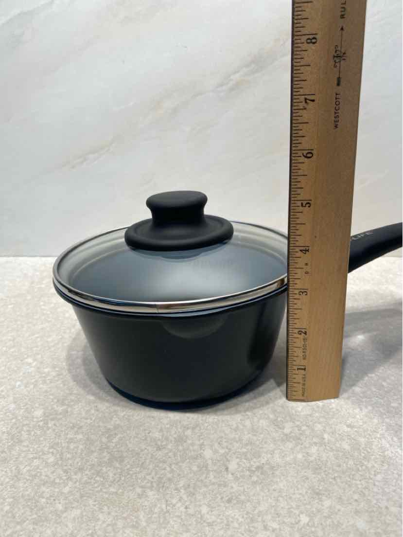 Green Life Covered Pot