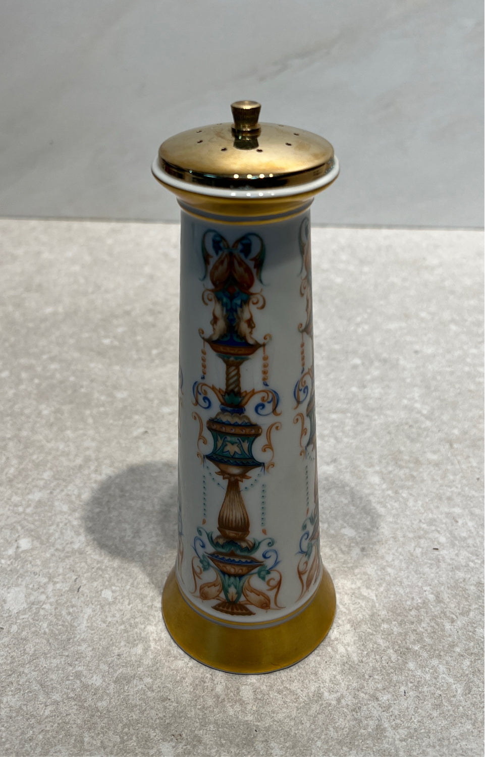 Lenox Shaker