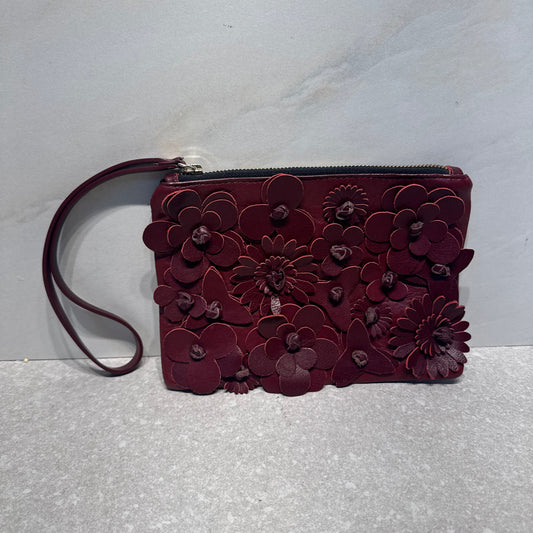 Punto Fibbia Leather Flower Wristlet