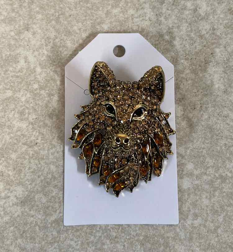 Wolf Head Pin