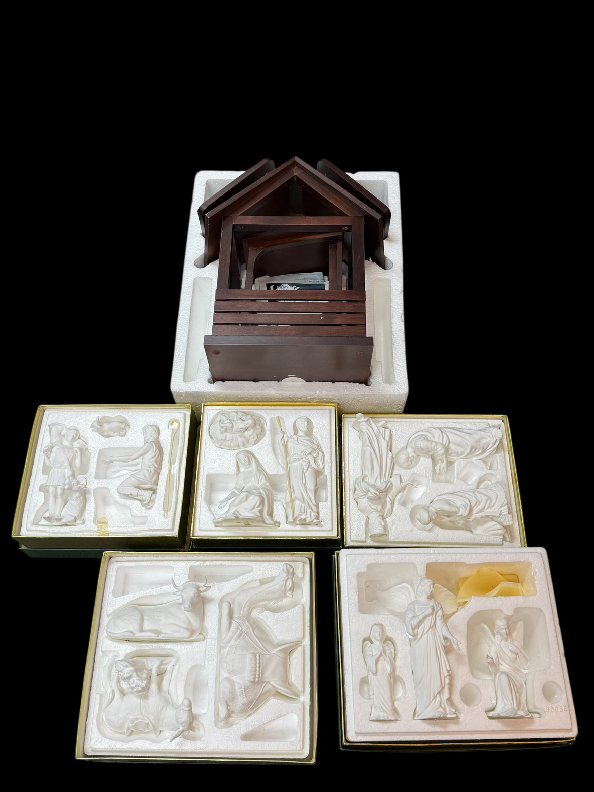 Lenox Manger with 15 Nativity Figurines (Boxes)