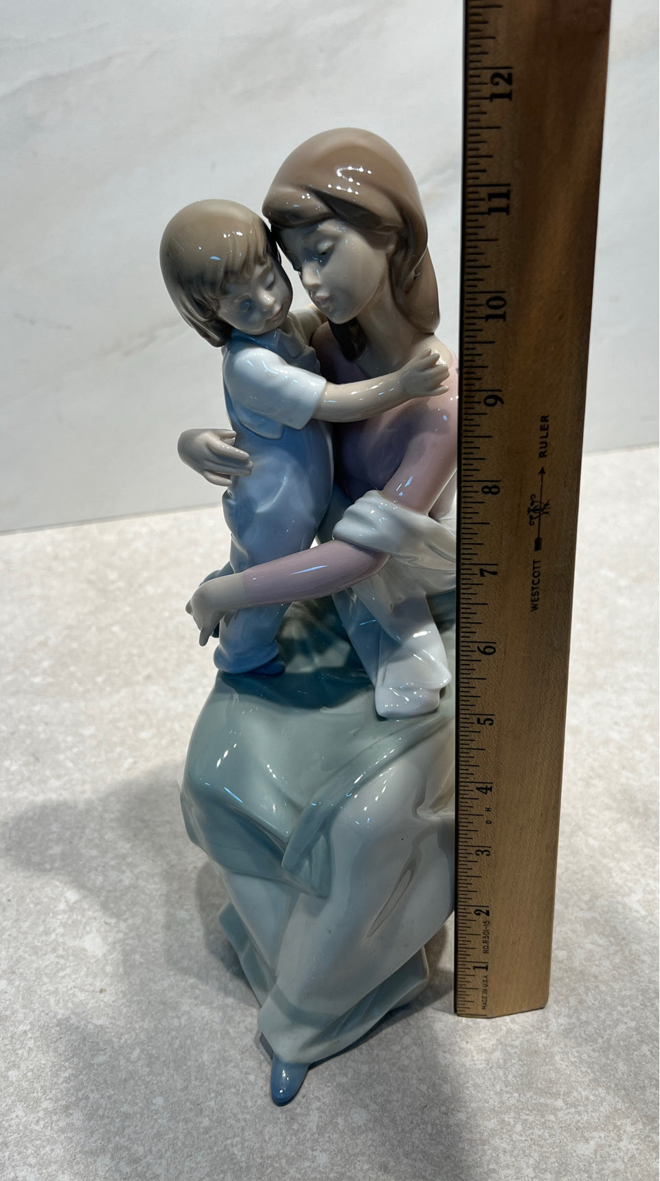 Lladro "A Mother's love" 6634