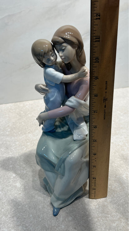 Lladro "A Mother's love" 6634