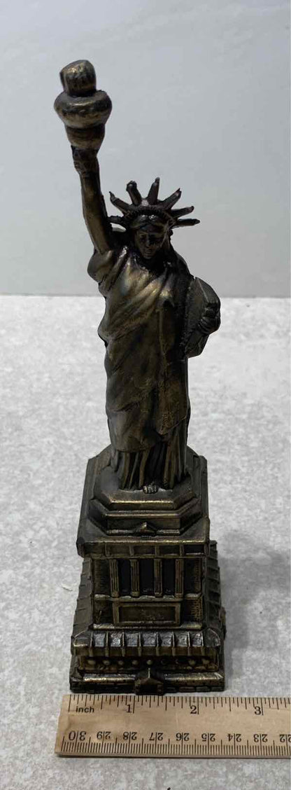 Stautue Of Liberty